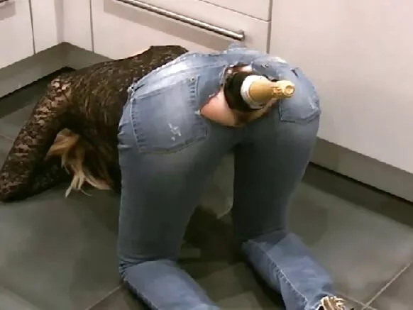 Insertion anal ya molangi ya champagne, téléchargement ya porno.