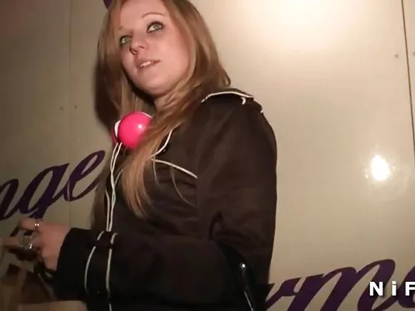 Anal ya liboso ya jeune amateur na ba super anals na club ya swingers.