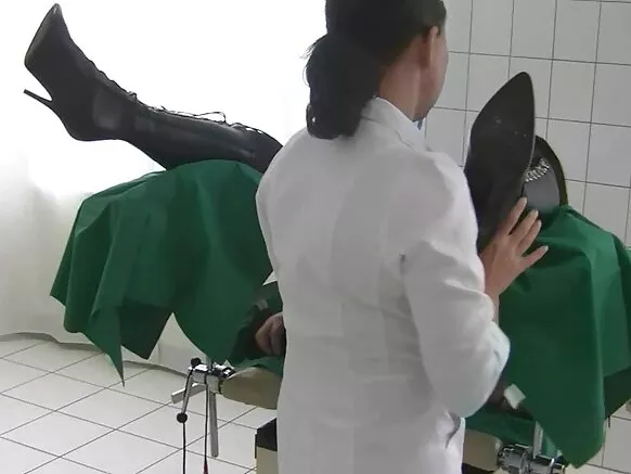 Transvestite na monganga. Natasha anal mpo na anus ya ndako.
