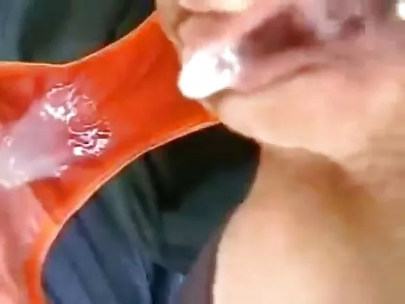 Pedo anal na libolo munene na spermatozoïde na culotte anal.