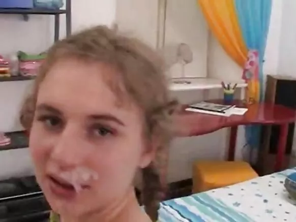 Elenge azali kolela na mpasi ya anal, amateur européen.